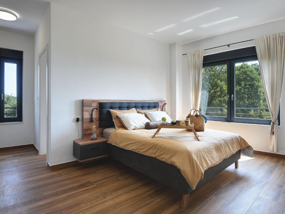 Modern With Heated Pool Vila Pula
