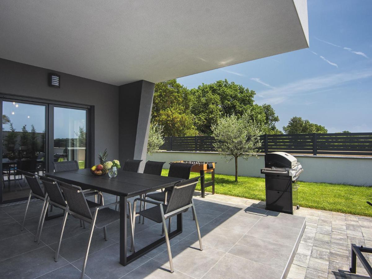 Modern With Heated Pool Vila *