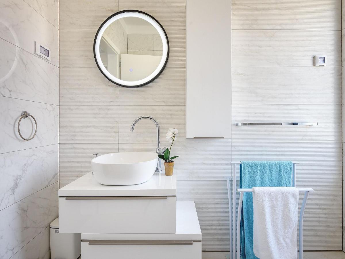 Modern With Heated Pool Vila Pula
