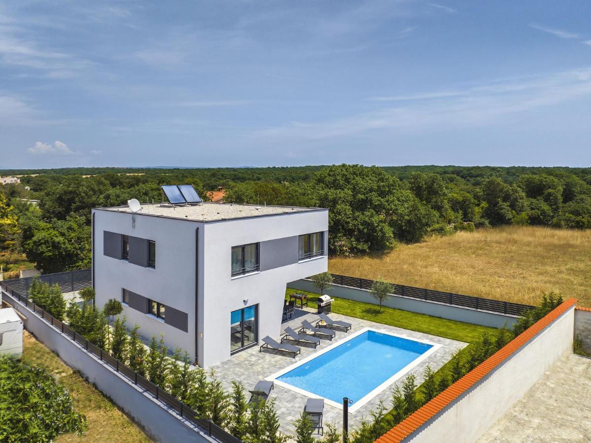 Vila Modern With Heated Pool *