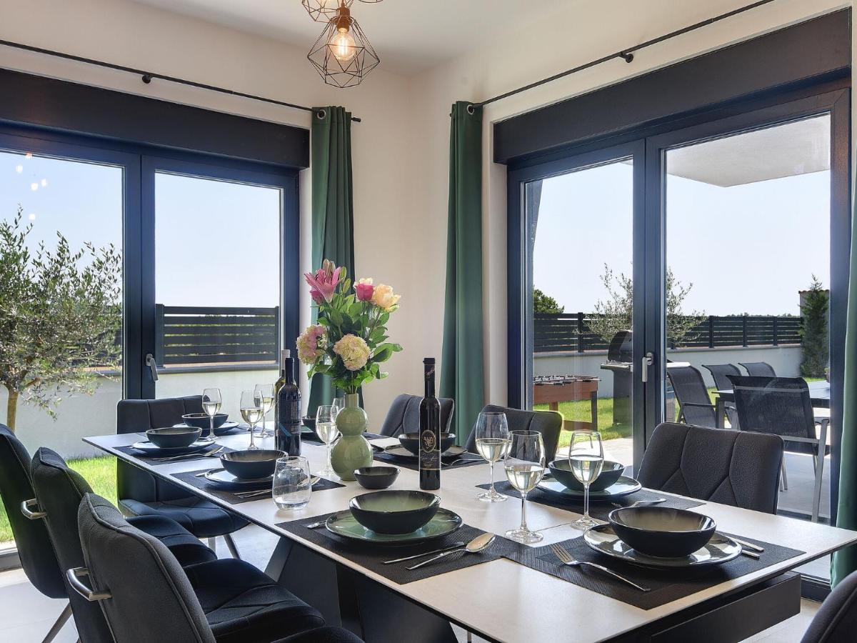 Modern With Heated Pool Vila Pula
