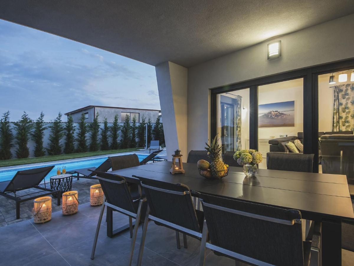 Vila Modern With Heated Pool Pula